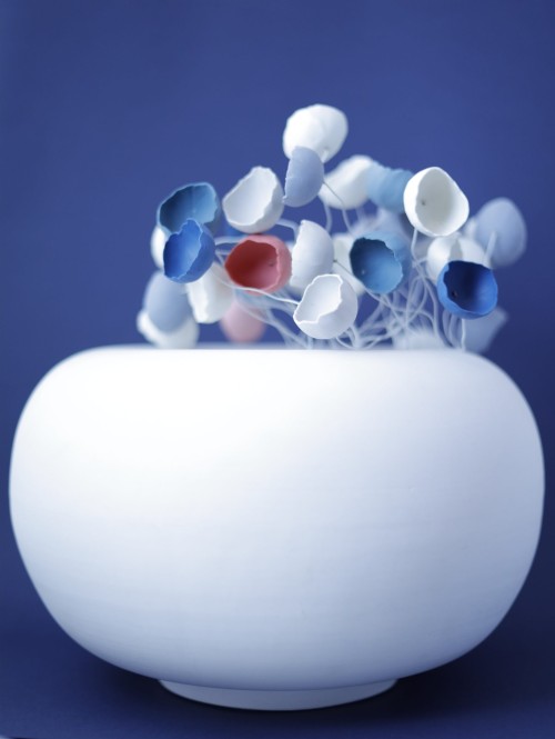 Sculpture en porcelaine et ses pastilles aériennes _ Claire Grosjean